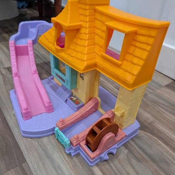 Fisher-Price Belle's Klip Klop Cottage - Picture 2 of 4